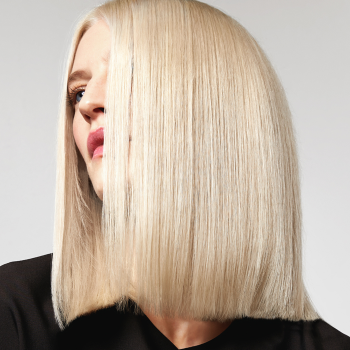 FFOR Hair woman showing how to get shiny blonde hair